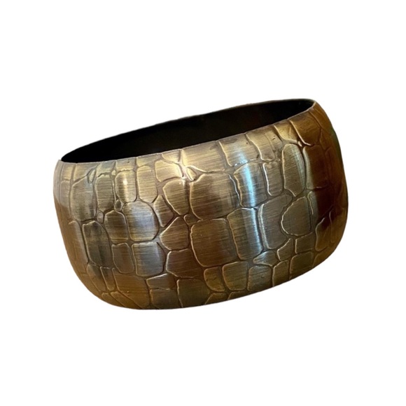 Beautiful Chunky Textured Metal Bangle - Picture 2 of 3